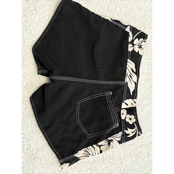 Harley-Davidson Honolulu board shorts black and white floral pattern Size 13 - Picture 6 of 7